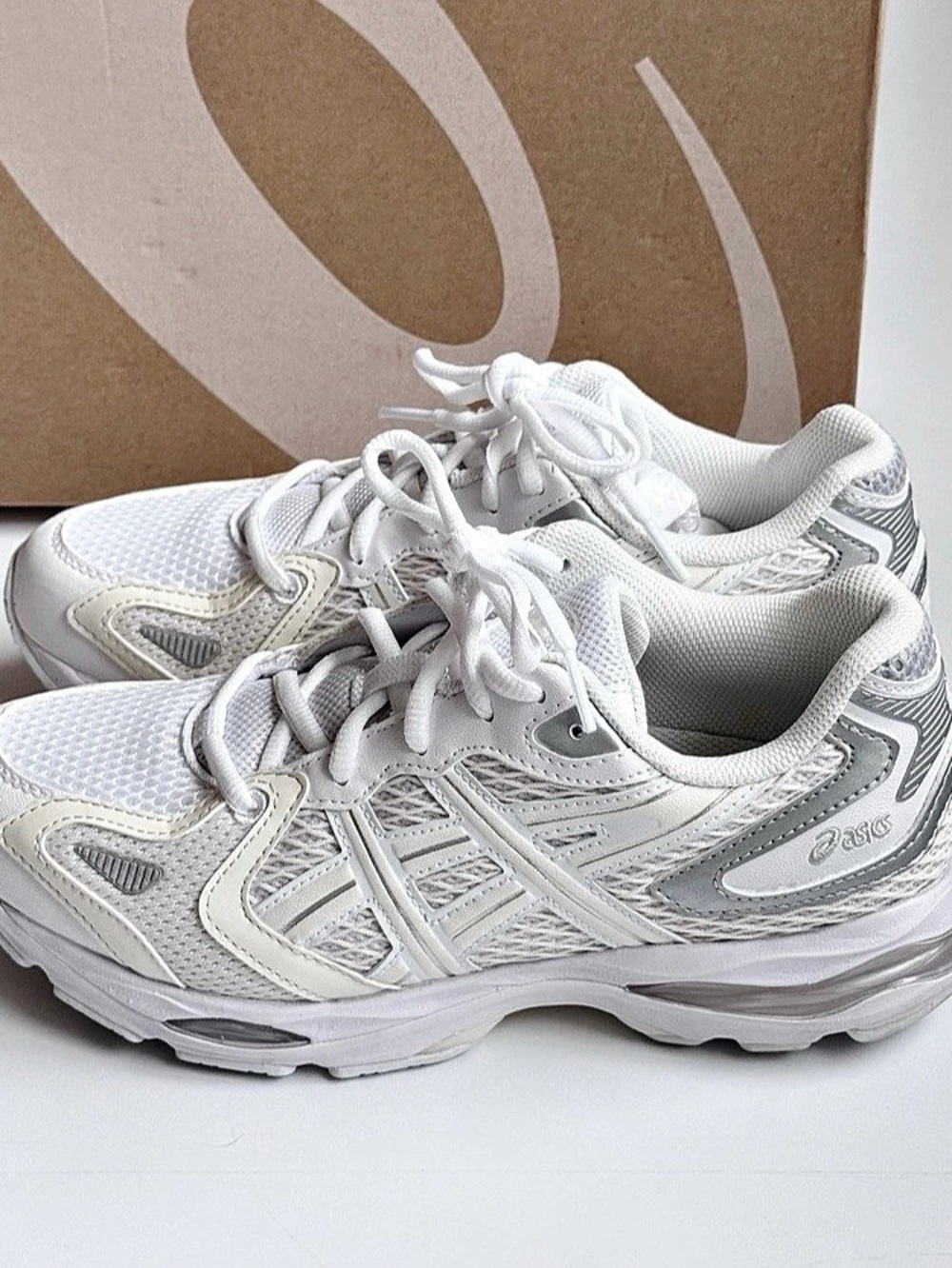 ASICS GEL-K1011 Athletic Shoes White & Cream US 8.5 Like New